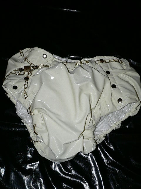 locking pants_white