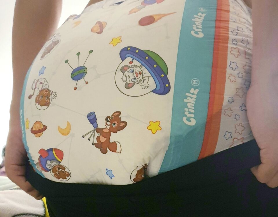 A sexy lad wearing a diaper is doing the backwards-turning stance.